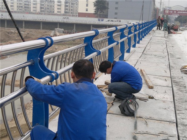 楚雄不锈钢桥梁护栏除锈维护的重要性及其方法